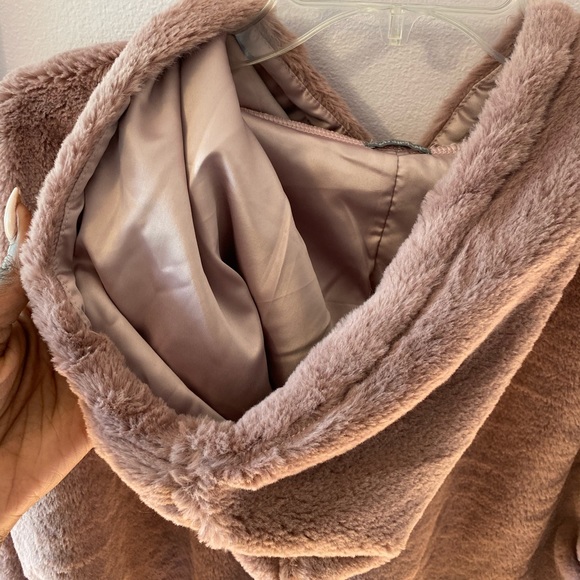 Charlotte Russe Faux Fur Crop Hoodie - Picture 3 of 5